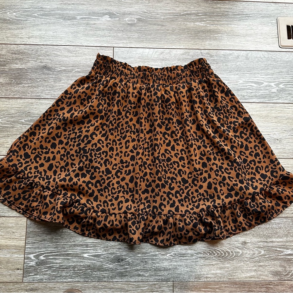 Sienna Sky Cheetah Print High-Waisted Ruffle‎ Mini skirt size Medium - Picture 2 of 9